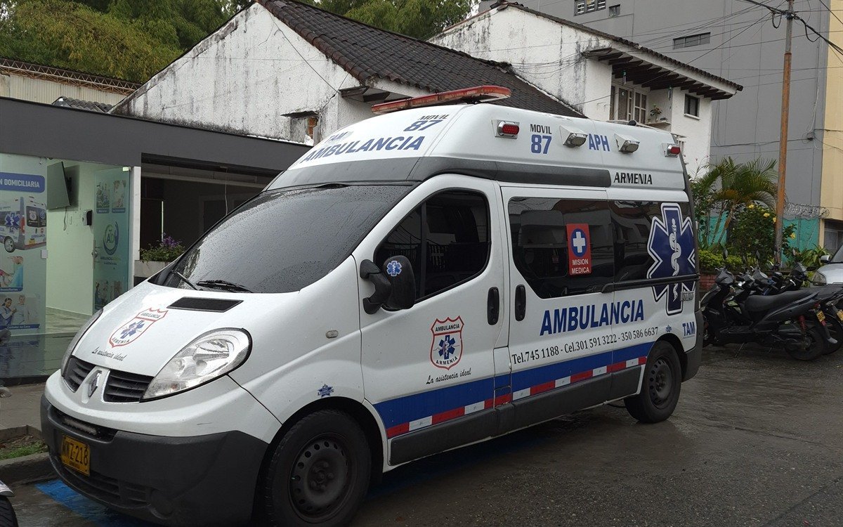 Ambulancia de soporte vital y equipamiento biomédico