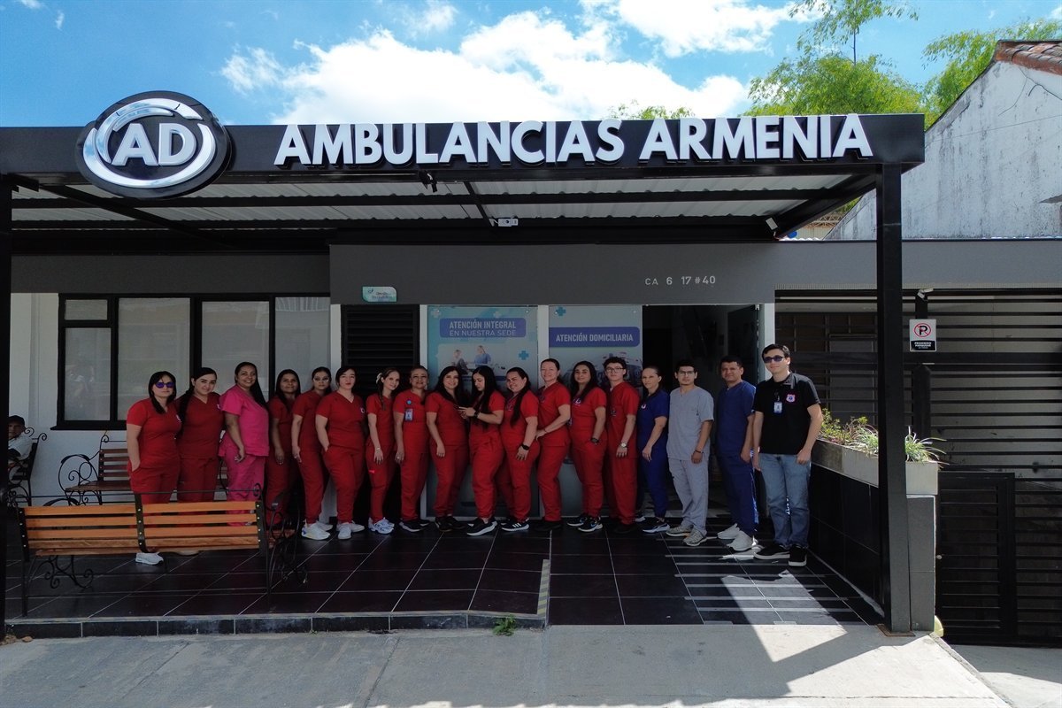 Equipo humano y asistencial en la sede oficial de Armenia